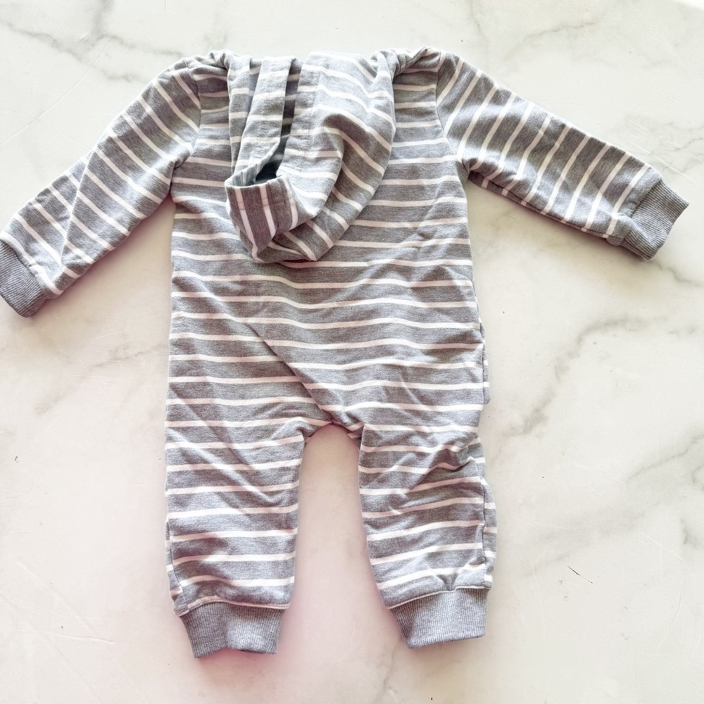 Baby GAP Size 12-18 month Hooded gray striped long sleeve one piece - Picture 7 of 7